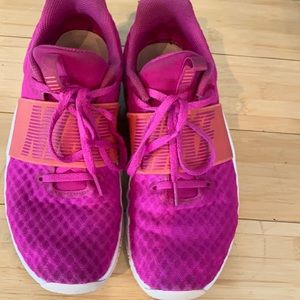 Nike sneakers hot pink size 7.5